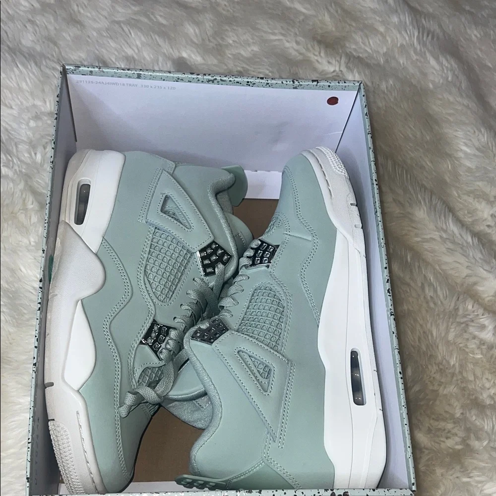 Air Jordan 4 Retro